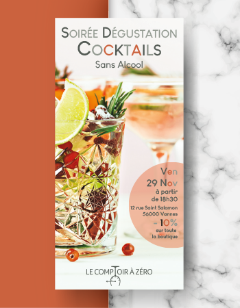 Mockup d’un flyer pour le Comptoir à Zéro, soirée dégustation, avec photo de verre de cocktail et informations dans les couleurs de la charte graphique