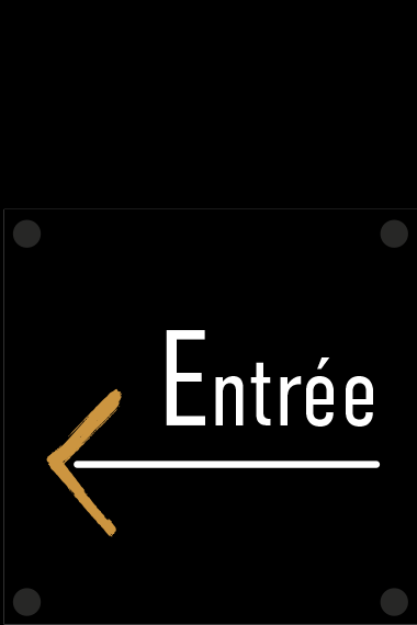 Signalétique à l’entrée du restaurant La Casa Ria avec flèche indiquant l’accès