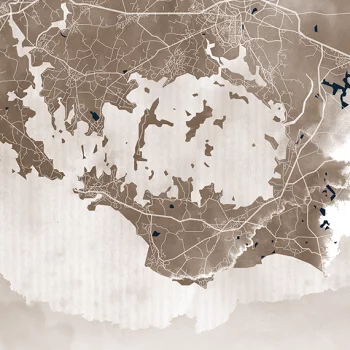 Carte du Golfe du Morbihan pour MMA Sarzeau, superposition de taches sépia avec lacs en bleu marine et tracés blancs des axes principaux