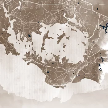 Carte du Golfe du Morbihan pour MMA Sarzeau, superposition de taches sépia avec lacs en bleu marine et tracés blancs des axes principaux