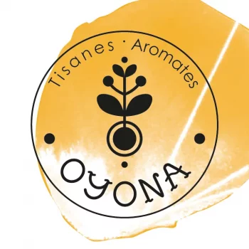 Logo Oyona en pastille avec pétale en dessous et baseline en texte curviligne « tisanes & aromates »